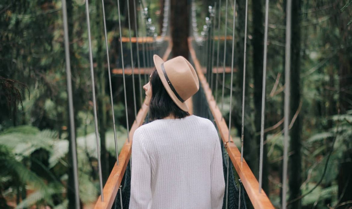 Modern Girl Facing Back Bhotography